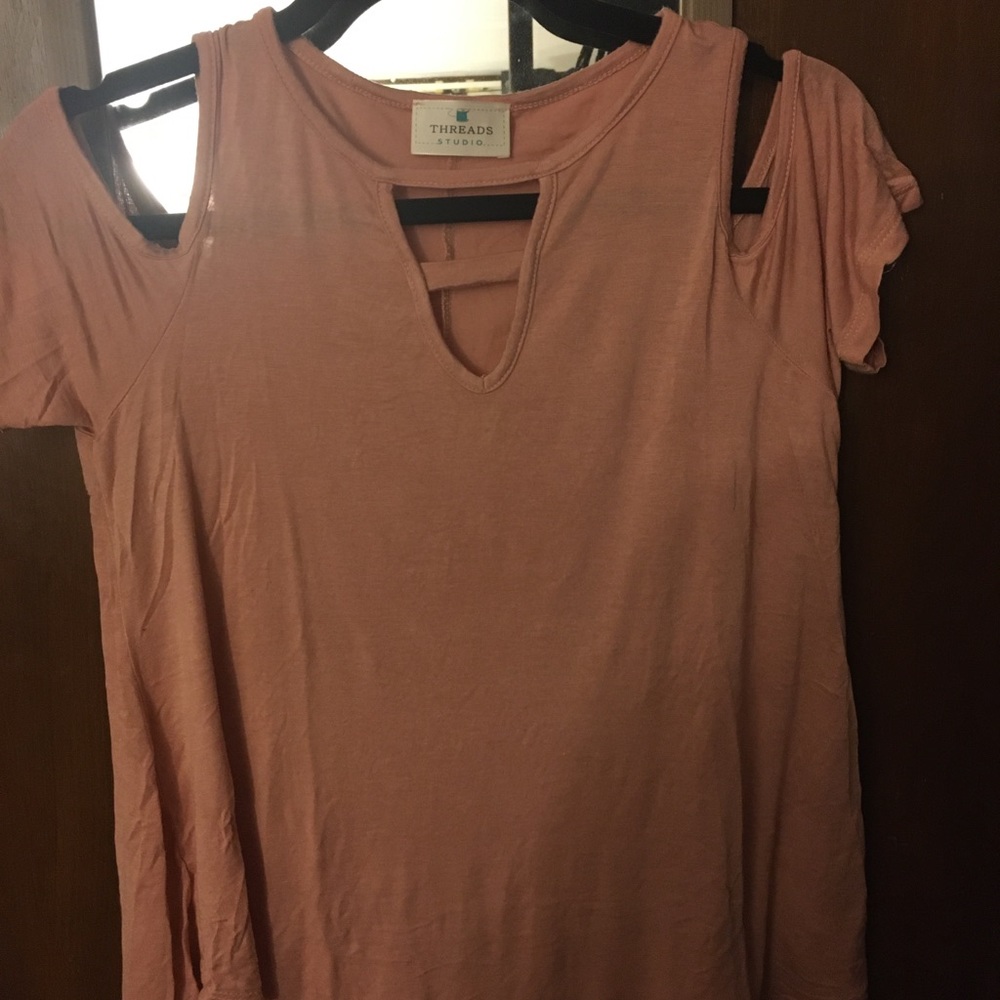NWOT Light pink cold shoulder tee w/ cut outs